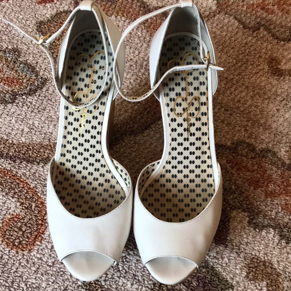 White Wedges
